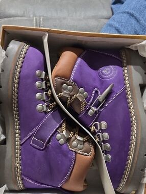 Candie’s Alpine Lilac Leather Hiking Boots, Size 7, New
